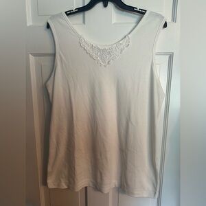 Bridge Gate White Sleeveless Tank With Floral Lace Embellishment  Size Large